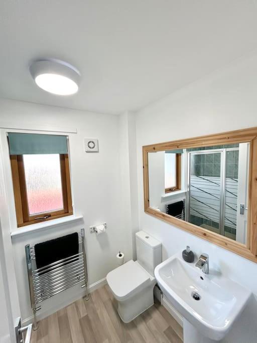 Evanton Cosy At Camden, Entire Bungalow מראה חיצוני תמונה