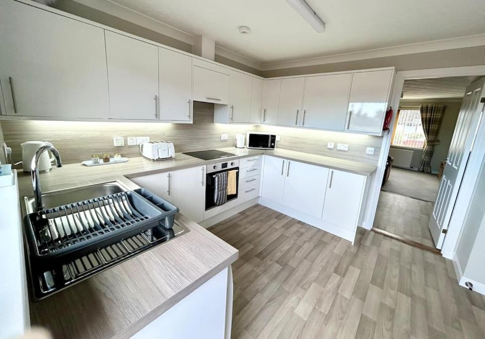 Evanton Cosy At Camden, Entire Bungalow מראה חיצוני תמונה
